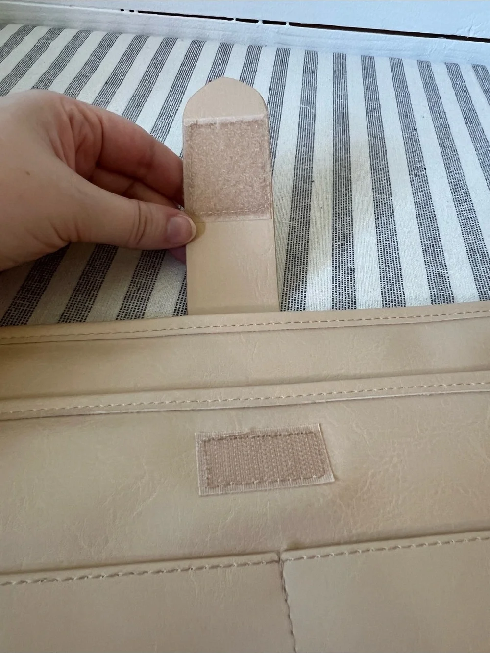 Béis faux leather laptop sleeve